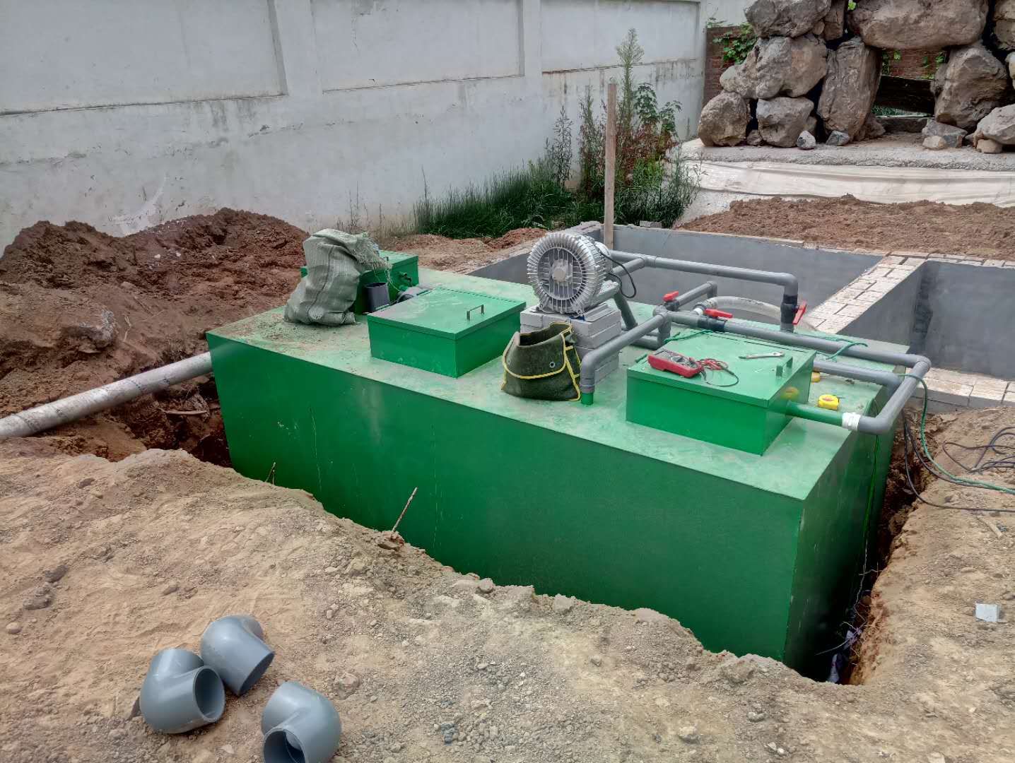 ���»���̼�ַ���������ˮ�����豸